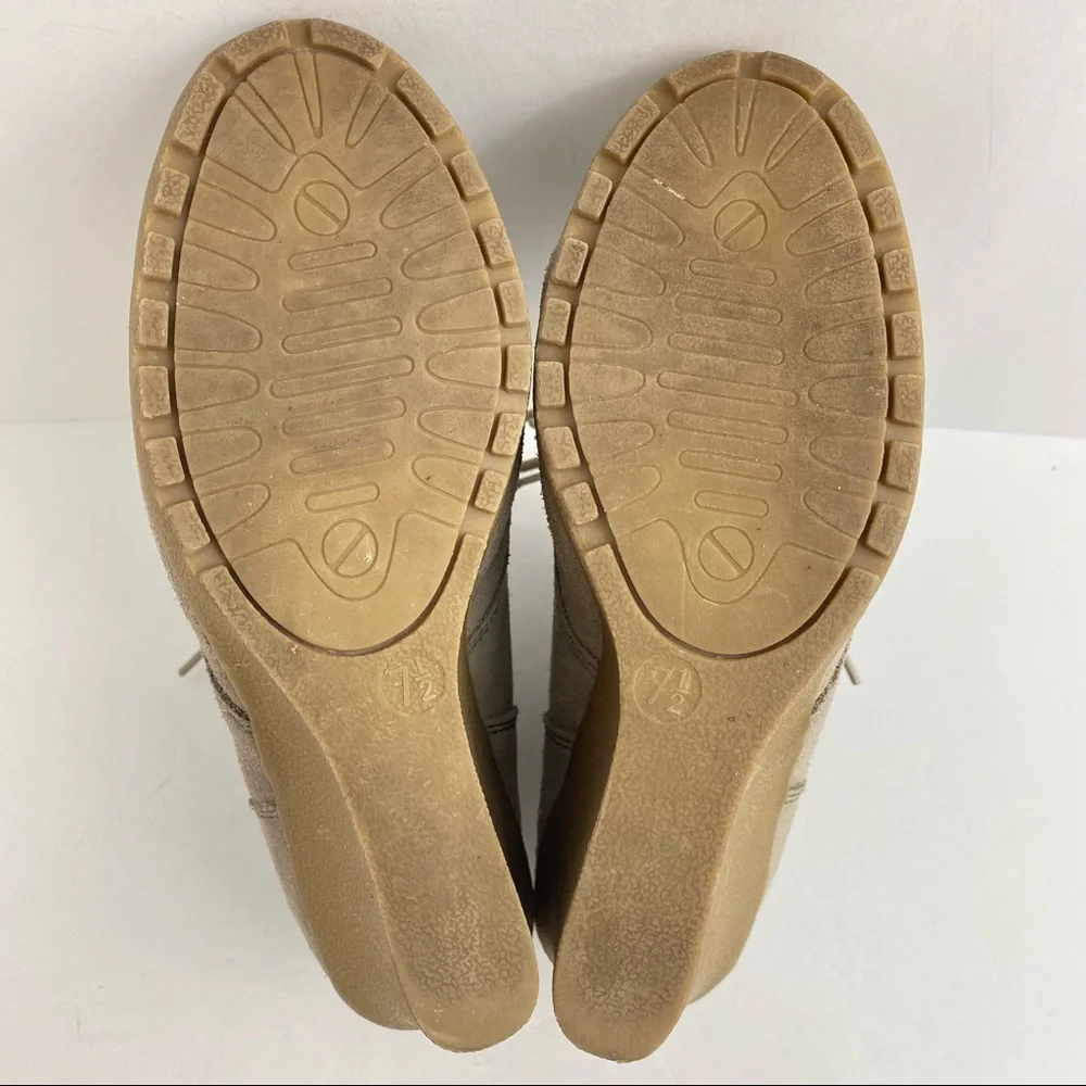 White Mountain size 7.5 Women’s Beige Suede Leather Lace Up Wedge Ankle Booties